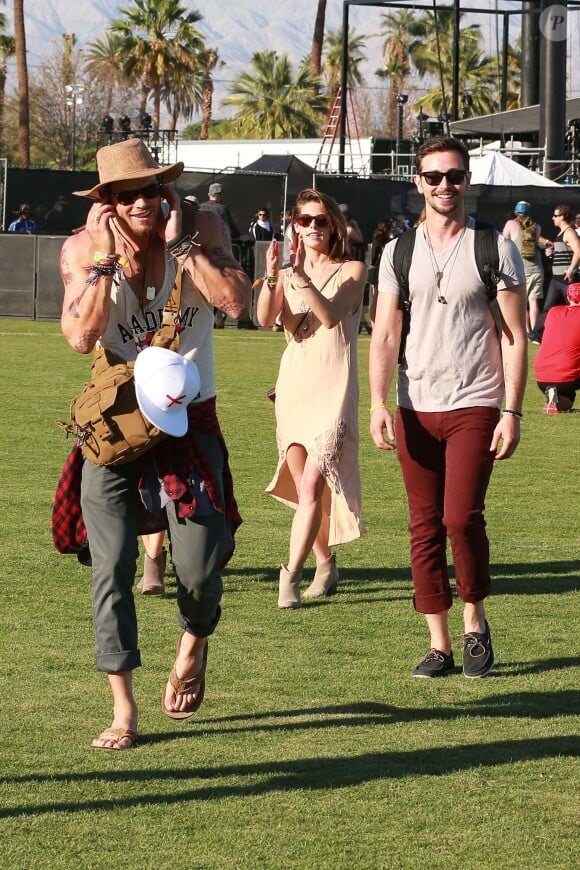 Kellan Lutz et Ashley Greene in love lors du 1er jour du Festival de Coachella à Indio, le 11 avril 2014.