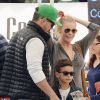 Eddie Cibrian, LeAnn Rimes et le jeune Jake Cibrian à Calabasas, Los Angeles, le 12 avril 2014.