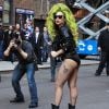 Lady Gaga arrive sur le plateau de l'émission "Late Show et David Letterman" à New York, le 2 avril 2014. 