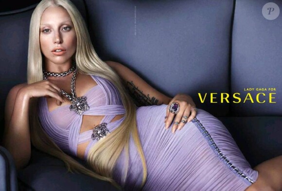 Lady Gaga, photographiée par Mert et Marcus pour la campagne printemps-été 2014 de Versace.