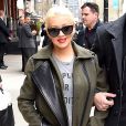  Christina Aguilera (enceinte) dans les rues de New York, le 17 avril 2014. 