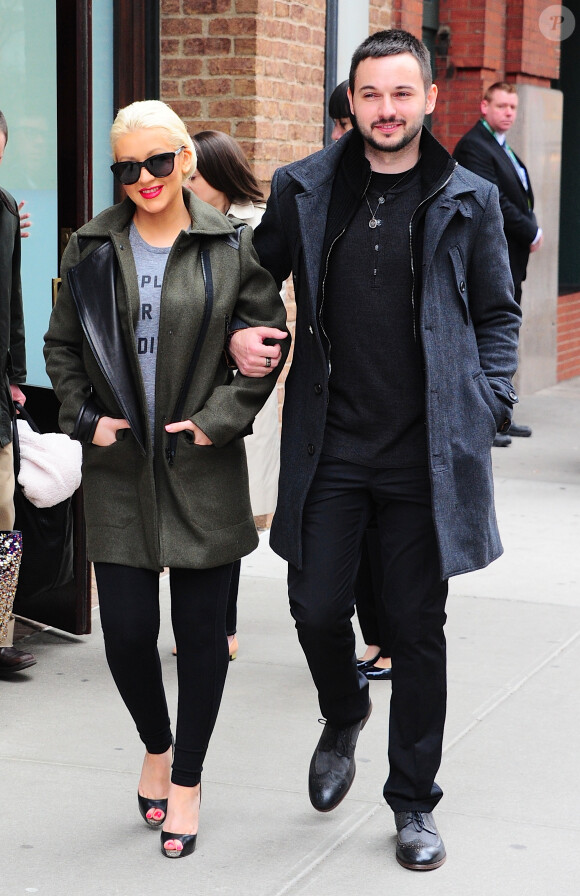 Christina Aguilera (enceinte) avec son compagnon Matt Rutler à New York, le 17 avril 2014.
