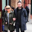  Christina Aguilera (enceinte) et son compagnon Matt Rutler dans les rues de New York, le 17 avril 2014. 