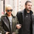  Christina Aguilera (enceinte) et son compagnon Matt Rutler se baladent dans les rues de New York, le 17 avril 2014. 