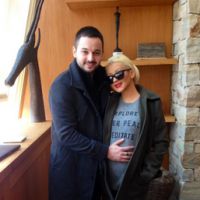 Christina Aguilera, enceinte et amoureuse : Elle affiche enfin son baby bump !