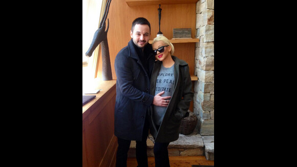 Christina Aguilera, enceinte et amoureuse : Elle affiche enfin son baby bump !