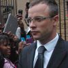 Oscar Pistorius quitte la Haute Cour de Gauteng Nord à Pretoria le 17 avril 2014, avant de revenir le 5 mari prochain suite à une suspension d'audience décidée par la juge Thokozile Masipa