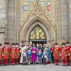 Photo de groupe après la messe, pour le couple royal... La reine Elizabeth II, accompagnée par son époux le duc d'Edimbourg, était le 17 avril 2014 à Blackburn, dans le Lancashire, pour le Jeudi saint.