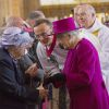 La reine Elizabeth II a remis à 88 femmes et 88 hommes méritants les pièces du Jeudi saint, le 17 avril 2014 à Blackburn, dans le Lancashire.