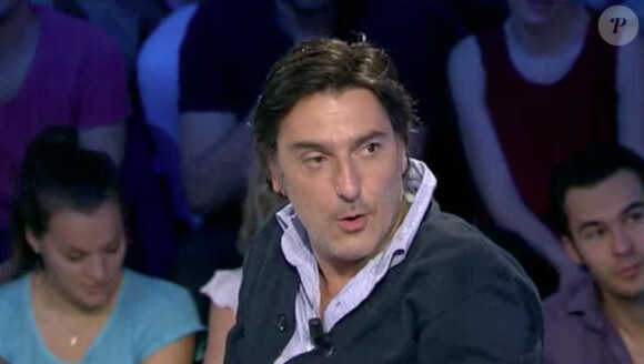 L'acteur Yvan Attal, invité sur le plateau d'On n'est pas couché, sur France 2, le samedi 19 avril 2014.
