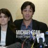Michael Egan et sa mère Bonnie Mound en conférence de presse à Beverly Hills, le 21 avril 2014.