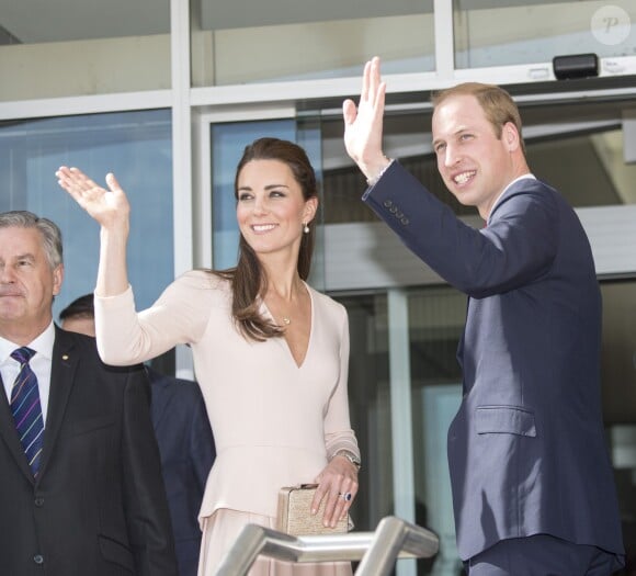 Kate Middleton, en Alexander McQueen, et le prince William en visite au Northern Sound System à Adelaide, en Australie, le 23 avril 2014
