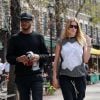 Doutzen Kroes, enceinte, et son mari Sunnery James, se promènent dans le quartier de Noho. New York, le 22 avril 2014.