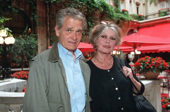 Bernard d'Ormale et Brigitte Bardot à l'hôtel Plaza Athénée à Paris le 13 juin 2002