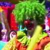 Katy Perry en clown perturbé dans le clip de Birthday.