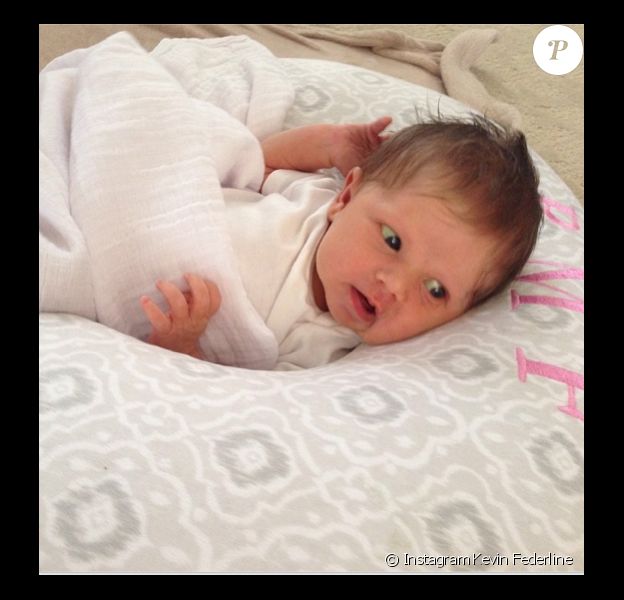 Kevin Federline présente sa petite Peyton Marie, âgée de 3 semaines, sur Twitter et Instagram.
