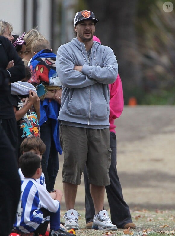Kevin Federline (ex-mari de Britney Spears) assiste au match de football de son fils Sean Preston à Los Angeles, le 16 novembre 2013.