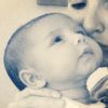 Nadine Coyle, ex-Girls Aloud, dévoile le visage de sa petite Anaiya le 20 avril 2014 sur Instagram.