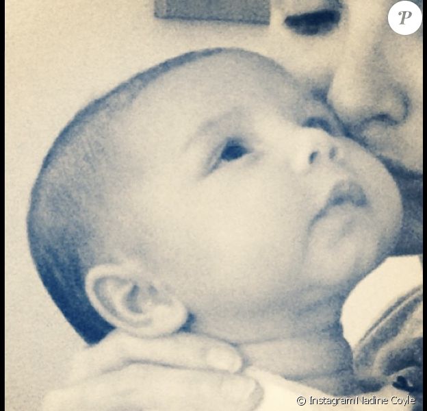 Nadine Coyle, ex-Girls Aloud, dévoile le visage de sa petite Anaiya le 20 avril 2014 sur Instagram.