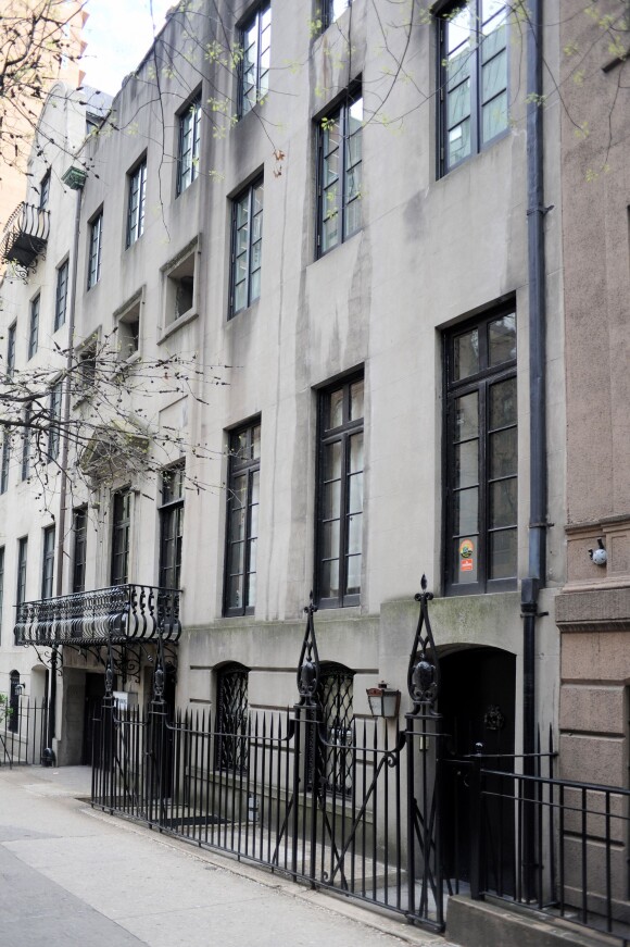 La façade du nouvel appartement de Mary-Kate Olsen et son fiancé Olivier Sarkozy à New York le 27 avril 2014. 