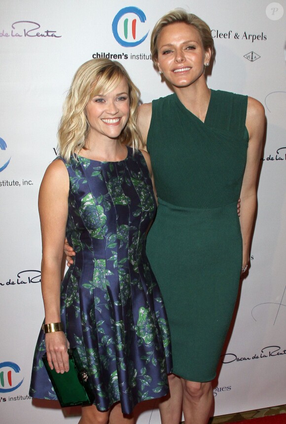 Reese Witherspoon remettait à la princesse Charlene de Monaco, le 29 avril 2014 à Los Angeles, le Champion of Children Award récompensant son engagement en faveur de l'enfance. La cérémonie a eu lieu au cours du 26e Déjeuner de printemps de l'association The Colleagues, au Beverly Wilshire Hotel.