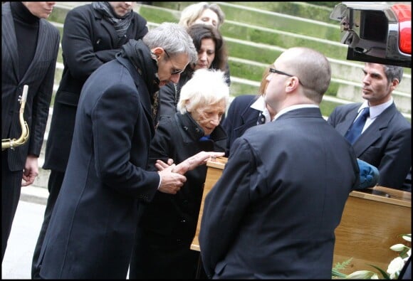Lambert Wilson aux obsèques de son père à Paris le 8 février 2010.