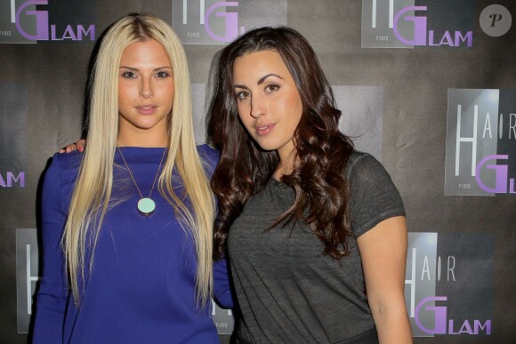 Kelly Vedovelli et la chanteuse Maude (Les Anges de la télé-réalité 5) lors de la soirée de lancement du salon de coiffure "Hair Glam" spécialisé dans la pose d'extensions de cheveux à Paris, le 30 avril 2014