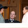 La princesse Caroline de Hanovre, le prince Albert II et la princesse Stéphanie de Monaco - La famille de Monaco au balcon du palais princier lors de la fête nationale, le 19 novembre 2013.