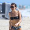 Katie Cassidy, surprise sur une plage de Miami, le 30 avril 2014.