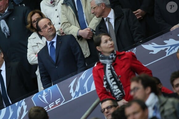 François Hollande assiste à la finale de la Coupe de France entre le Stade Rennais et Guingamp, à Saint-Denis, près de Paris, le 3 mai 2014.