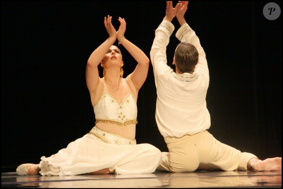 Patrick Dupond et Leïla Da Rocha sur scène en avril 2008.