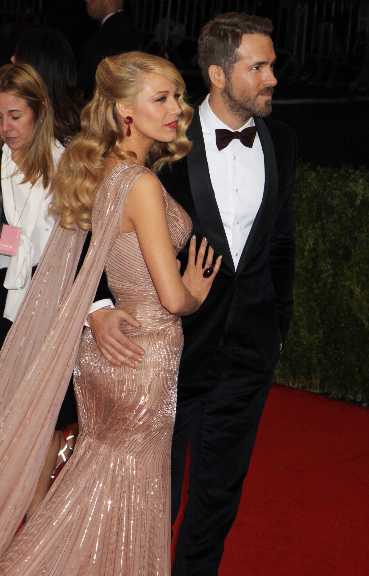 Photo Blake Lively Et Son Mari Ryan Reynolds Splendides Et Amoureux Au Met Gala à New York Le 