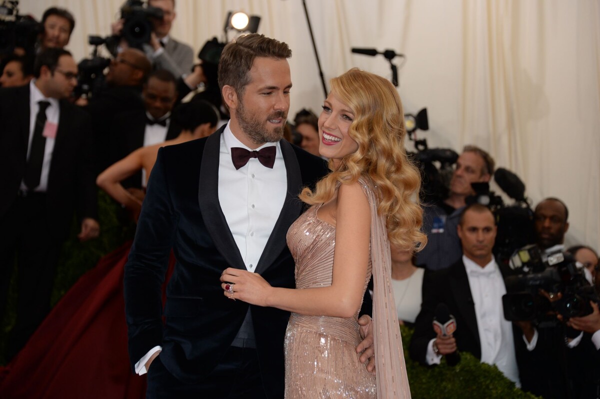 Vidéo La Sirène Blake Lively Et Ryan Reynolds Splendides Lors Du Met Gala 2014 à New York Le 4 