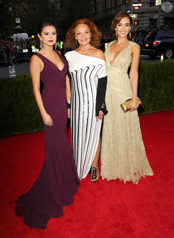 Selena Gomez, Diane von Fürstenberg et Jessica Alba assistent au MET Gala au Metropolitan Museum of Art. New York, le 5 mai 2014.