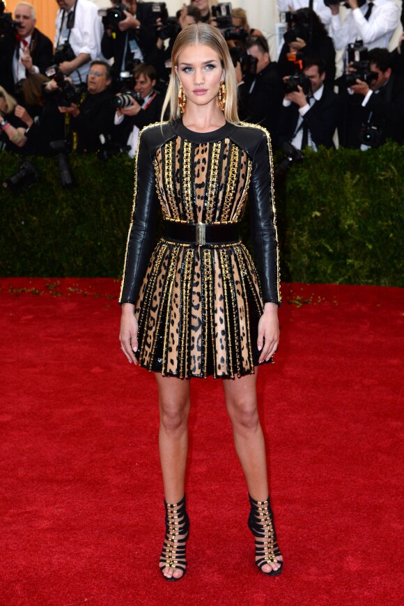 Rosie Huntington-Whiteley assiste au MET Gala au Metropolitan Museum of Art. New York, le 5 mai 2014.