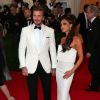 Victoria Beckham et son époux David ont fait sensation à leur arrivée au Met Gala à New York le 5 mai 2014. Le couple, très assorti, a fait le spectacle.