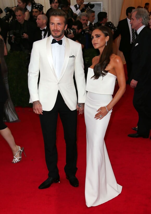 Victoria Beckham et son époux David ont fait sensation à leur arrivée au Met Gala à New York le 5 mai 2014. Le couple, très assorti, a fait le spectacle.
 