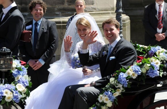 Le prince Hubertus de Saxe-Cobourg et Gotha et sa femme la princesse Kelly lors de leur mariage, célébré le 23 mai 2009 à Cobourg et suivi d'une réception au château Callenberg. Le couple a accueilli le 30 avril 2014 son premier enfant, une petite fille prénommée Katharina.