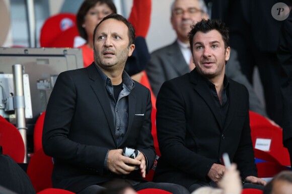 Arthur et Michaël Youn lors du match du PSG perdu face à Rennes (2-1), le 7 mai 2014 au Parc des Princes à Paris