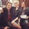 Laeticia Hallyday a tweeté une photo des coulisses du concert de son mari Johnny à New York le 6 mai 2014 : "Backstage! Retiens la nuit.... @JohnnySjh #JeanReno #bornrockertourus #NewYorkCity"