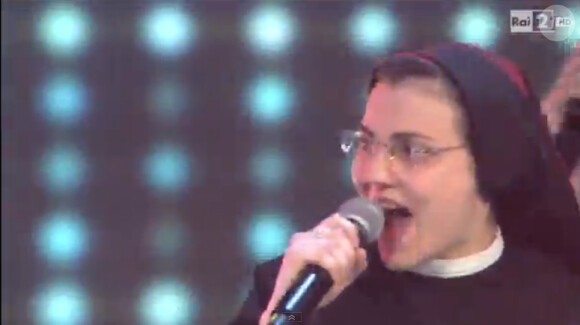 Soeur Cristina Scuccia reprend Can't get you out of my head, dans The Voice (Italie), le mercredi 7 mai 2014.