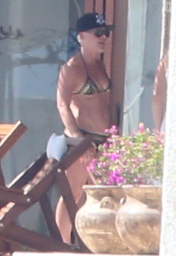 Exclusif - La chanteuse Pink en vacances avec des amies à Cabo San Lucas au Mexique, le 12 avril 2014.