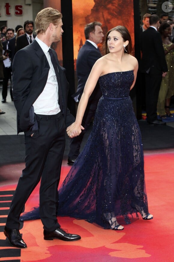 Elizabeth Olsen et son compagnon Boyd Holbrook à la première du film "Godzilla" à Londres le 11 mai 2014.