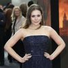 Elizabeth Olsen (en Elie Saab) à la première du film "Godzilla" à Londres le 11 mai 2014.