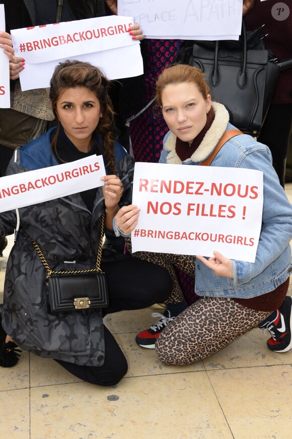 Géraldine Nakache et Léa Seydoux - Marche de femmes pour appeler à la libération de jeunes filles enlevées par le groupe Boko Haram au Nigeria. Place du Trocadéro à Paris le 13 mai 2014.