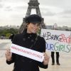 Inès de la Fressange - Marche de femmes pour appeler à la libération de jeunes filles enlevées par le groupe Boko Haram au Nigeria. Place du Trocadéro à Paris le 13 mai 2014.