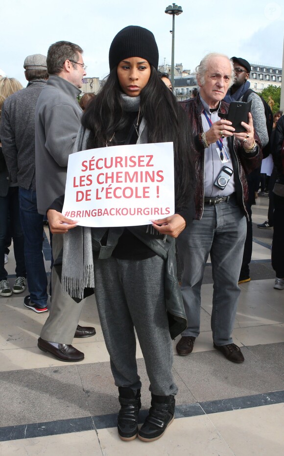 Mia Frye - Marche de femmes pour appeler à la libération de jeunes filles enlevées par le groupe Boko Haram au Nigeria. Place du Trocadéro à Paris le 13 mai 2014.