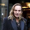 Le créateur britannique John Galliano dans les rues de Paris en février 2013