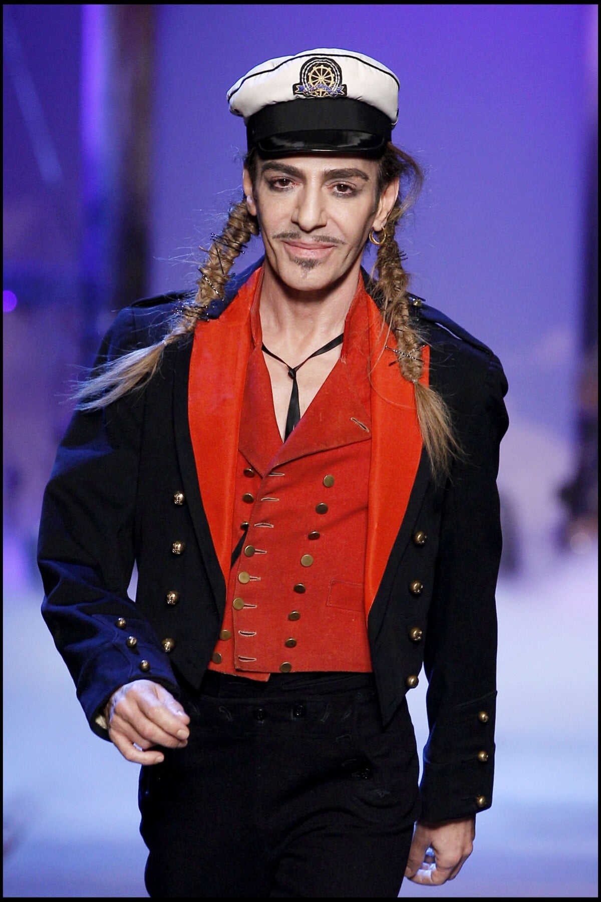 photo-john-galliano-l-issue-du-d-fil-dior-en-octobre-2010