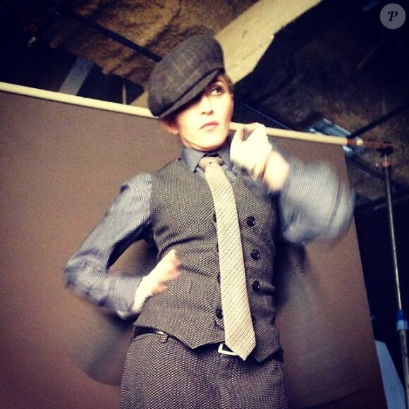 Madonna, en Armani, dévoile les coulisses d'un shooting pour l'Uomo Vogue, New York, mars 2014.
